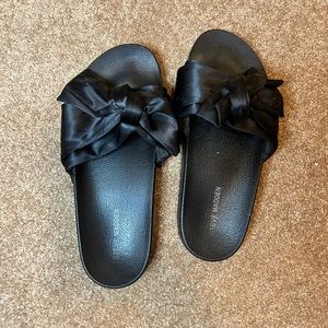 Steve Madden ribbon slides